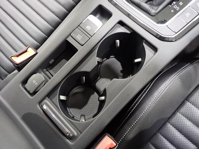 TSIエレガンスアドバンス 禁煙車 レザーシート シートヒーターアダプティブルクルーズコントロール 電動リアゲート LEDマトリックスヘッドライト 純正ナビTV App-Connect Bluetooth(26枚目)