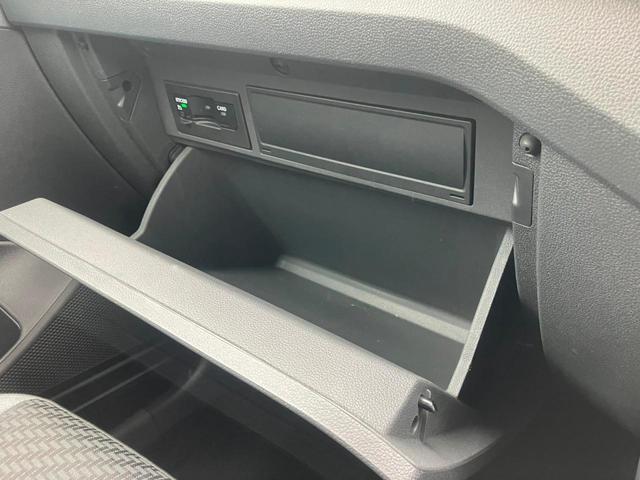Ｔ－クロス ＴＳＩ　Ｒライン　ＬＥＤヘッドライト　ＡＣＣ　デジタルメーター　トラベルアシスト　スマートフォンワイヤレスチャージ　アップコネクト　後方死角検知機能　リヤトラフィックアラート　障害物センサー　レーンアシスト　１８ＡＷ（32枚目）