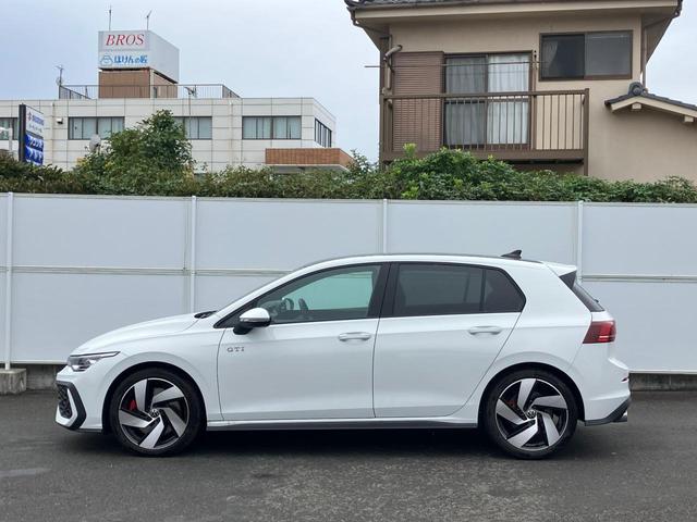 ゴルフＧＴＩ ベースグレード　ＤｅｍｏｃａｒＬＥＤライト　トラベルアシスト　アンビエントライト　ワイヤレスチャージ　デジタルメータ　シートヒーター　ブラインドスポット　レーンアシスト　アップコネクト　ステアリングヒーター　ＡＣＣ（5枚目）