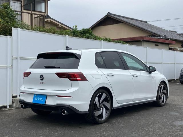 ゴルフＧＴＩ ベースグレード　ＤｅｍｏｃａｒＬＥＤライト　トラベルアシスト　アンビエントライト　ワイヤレスチャージ　デジタルメータ　シートヒーター　ブラインドスポット　レーンアシスト　アップコネクト　ステアリングヒーター　ＡＣＣ（8枚目）