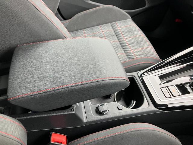 ゴルフＧＴＩ ベースグレード　ＤｅｍｏｃａｒＬＥＤライト　トラベルアシスト　アンビエントライト　ワイヤレスチャージ　デジタルメータ　シートヒーター　ブラインドスポット　レーンアシスト　アップコネクト　ステアリングヒーター　ＡＣＣ（29枚目）