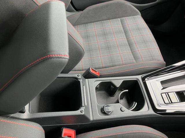 ゴルフＧＴＩ ベースグレード　ＤｅｍｏｃａｒＬＥＤライト　トラベルアシスト　アンビエントライト　ワイヤレスチャージ　デジタルメータ　シートヒーター　ブラインドスポット　レーンアシスト　アップコネクト　ステアリングヒーター　ＡＣＣ（30枚目）