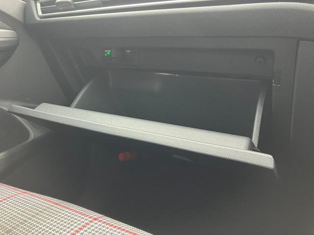 ゴルフＧＴＩ ベースグレード　ＤｅｍｏｃａｒＬＥＤライト　トラベルアシスト　アンビエントライト　ワイヤレスチャージ　デジタルメータ　シートヒーター　ブラインドスポット　レーンアシスト　アップコネクト　ステアリングヒーター　ＡＣＣ（33枚目）