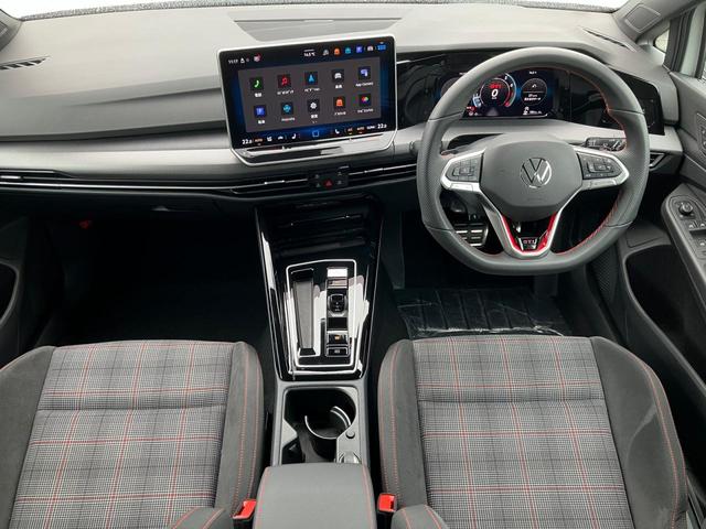 ゴルフＧＴＩ ベースグレード　ＤｅｍｏｃａｒＬＥＤライト　トラベルアシスト　アンビエントライト　ワイヤレスチャージ　デジタルメータ　シートヒーター　ブラインドスポット　レーンアシスト　アップコネクト　ステアリングヒーター　ＡＣＣ（35枚目）
