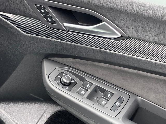 ゴルフＧＴＩ ベースグレード　ＤｅｍｏｃａｒＬＥＤライト　トラベルアシスト　アンビエントライト　ワイヤレスチャージ　デジタルメータ　シートヒーター　ブラインドスポット　レーンアシスト　アップコネクト　ステアリングヒーター　ＡＣＣ（40枚目）