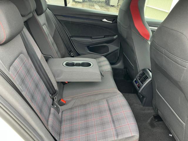 ゴルフＧＴＩ ベースグレード　ＤｅｍｏｃａｒＬＥＤライト　トラベルアシスト　アンビエントライト　ワイヤレスチャージ　デジタルメータ　シートヒーター　ブラインドスポット　レーンアシスト　アップコネクト　ステアリングヒーター　ＡＣＣ（45枚目）