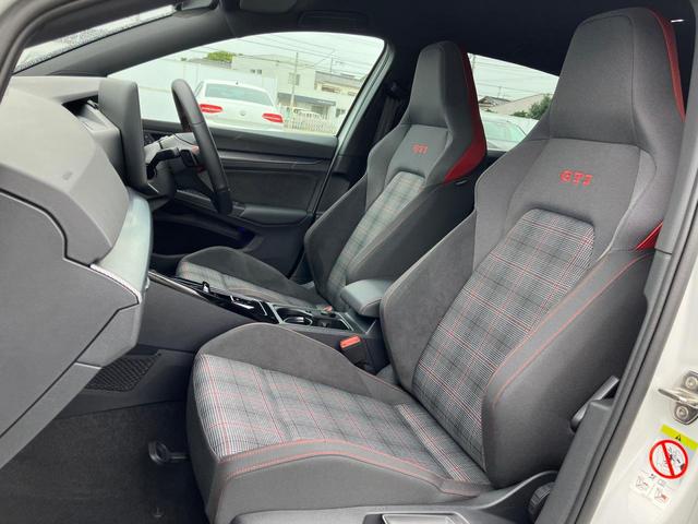 ゴルフＧＴＩ ベースグレード　ＤｅｍｏｃａｒＬＥＤライト　トラベルアシスト　アンビエントライト　ワイヤレスチャージ　デジタルメータ　シートヒーター　ブラインドスポット　レーンアシスト　アップコネクト　ステアリングヒーター　ＡＣＣ（46枚目）
