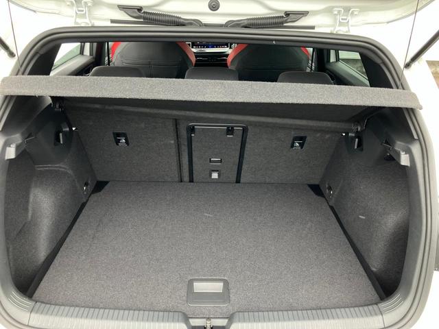ゴルフＧＴＩ ベースグレード　ＤｅｍｏｃａｒＬＥＤライト　トラベルアシスト　アンビエントライト　ワイヤレスチャージ　デジタルメータ　シートヒーター　ブラインドスポット　レーンアシスト　アップコネクト　ステアリングヒーター　ＡＣＣ（48枚目）