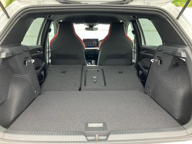 ゴルフＧＴＩ ベースグレード　ＤｅｍｏｃａｒＬＥＤライト　トラベルアシスト　アンビエントライト　ワイヤレスチャージ　デジタルメータ　シートヒーター　ブラインドスポット　レーンアシスト　アップコネクト　ステアリングヒーター　ＡＣＣ（50枚目）