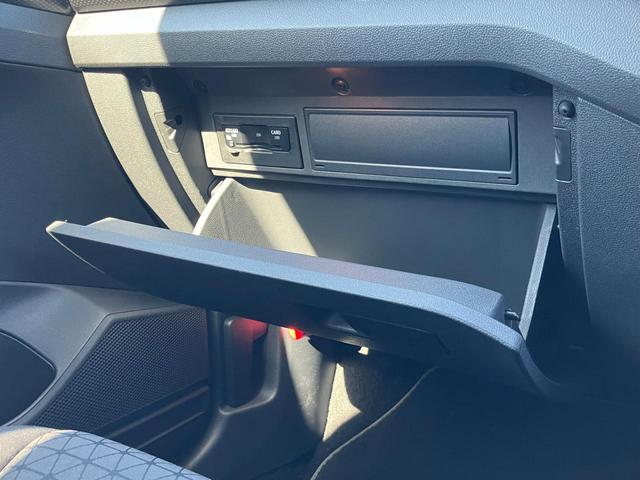 T-クロス TSI アクティブ LEDヘッドライト アダプティブクルーズコントロールACC 後方死角検知機能 障害物センサー パドルシフト App-Connect バックカメラ スマートエントリー ETC USB 認定中古車(31枚目)