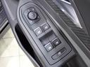 運転席ドアに設置されている電動格納式リモコンドアミラー操作スイッチ。ヒーター機能付きです。