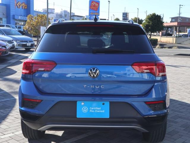 �㕔���Ȃ̃E�B���h�E�̓_�[�N�e�B���e�b�h�K���X���̗p���Ă��邱�Ƃɂ��A���z�����������Ă��܂��B�܂��O����̎����v���C�o�V�[�����܂��B