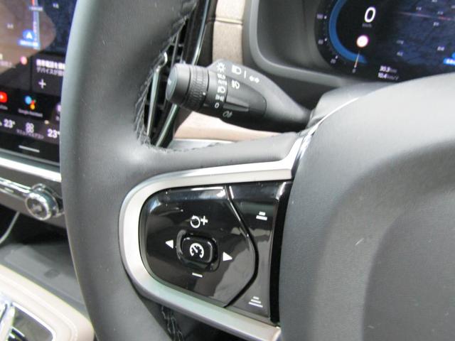 �n���h�����葤�̓N���[�Y�R���g���[���A�p�C���b�g�A�V�X�g�ݒ�{�^�����������܂��B