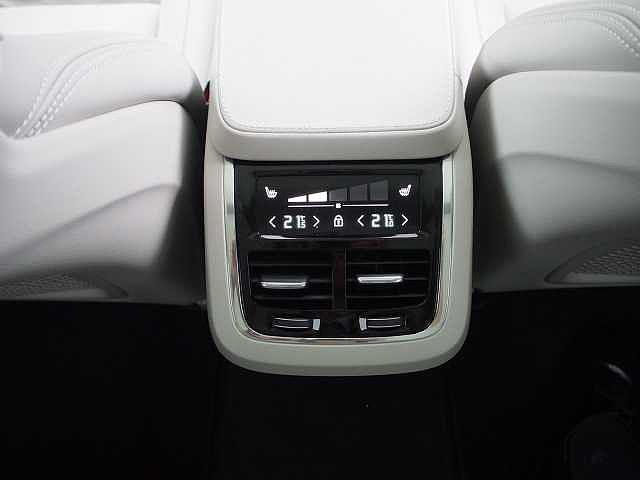 クロスカントリー D4 AWD サマム 試乗車 サンルーフ(14枚目)