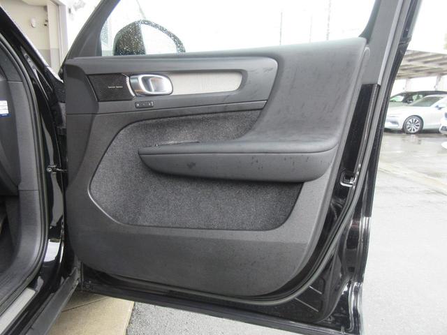 ＸＣ４０ Ｂ４　ＡＷＤ　インスクリプション　ＳＥＮＳＵＳナビゲーション　パワーテールゲート　前席シートヒーター　レザーシート　３６０度ビューモニター　Ａｐｐｌｅ　ＣａｒＰｌａｙ（16枚目）