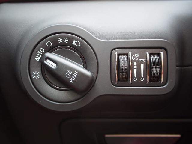 ベースグレード 左ハンドル 後期型ナビ 禁煙車 赤色レザーシート 電動サンルーフ 純正プロテオ19インチアルミホイール ツーリングPKG 地デジTV パドルシフト バックカメラ ETC 赤色キャリパー 正規ディーラ車(37枚目)