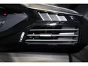 エアコン吹き出し口にもピアノブラックで加飾されています。