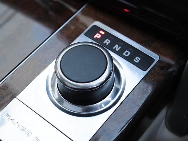 レンジローバー オートバイオグラフィー　スライディンググラスルーフ　リアエンターテイメントシステム　ＡＣＣ　ブラインドスポットモニター　フロントシートヒーター＆ベンチレーション＆シートマッサージ　リアシートヒーター＆ベンチレーション（23枚目）