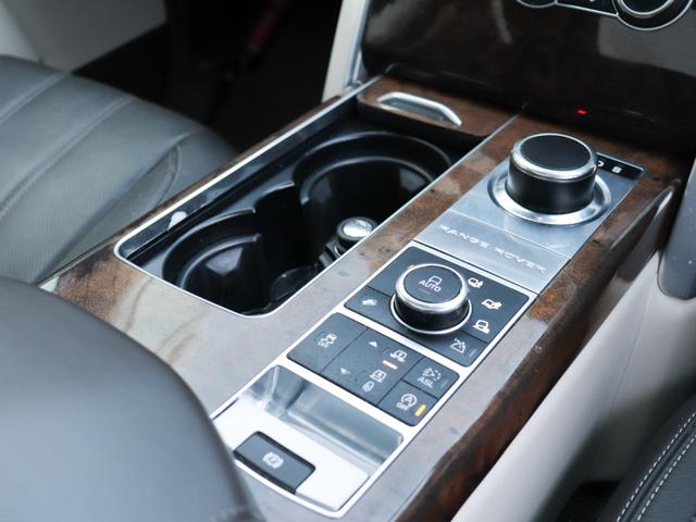 レンジローバー オートバイオグラフィー　スライディンググラスルーフ　リアエンターテイメントシステム　ＡＣＣ　ブラインドスポットモニター　フロントシートヒーター＆ベンチレーション＆シートマッサージ　リアシートヒーター＆ベンチレーション（26枚目）