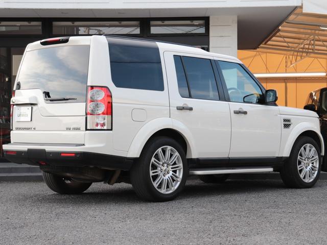 ディスカバリー４ ＨＳＥ　トリプルサンルーフ　サイドステップ　ステアリングヒーター　シートヒーター　リアエンターテイメント　クルーズコントロール　純正ナビ　ＥＴＣ　電動格納ミラー　オートライト　オートワイパー（8枚目）