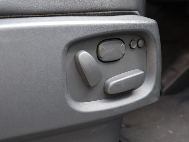 ディスカバリー４ ＨＳＥ　トリプルサンルーフ　サイドステップ　ステアリングヒーター　シートヒーター　リアエンターテイメント　クルーズコントロール　純正ナビ　ＥＴＣ　電動格納ミラー　オートライト　オートワイパー（27枚目）