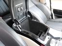 センターコンソールボックスは奥行きのある収納の他、メディア接続用のソケットやアクセサリー電源がございます。