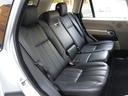 後部座席のレッグスペースも十分に確保されております。後部座席の方も快適なロングドライブをお楽しみいただけます。