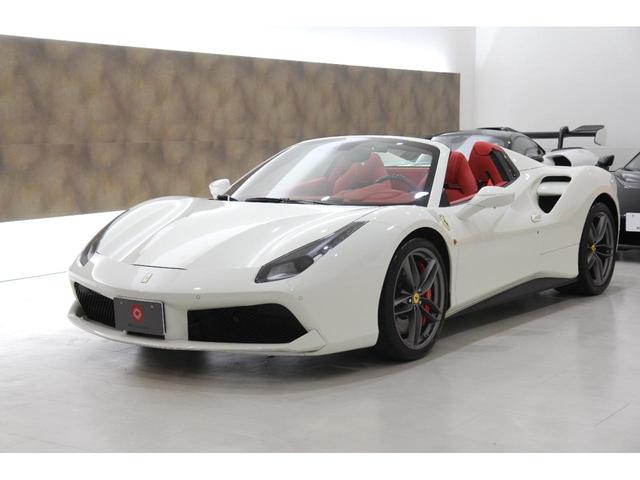 ４８８スパイダー ベースグレード　正規ディーラー車　ビアンコアビス　カーボンＬＥＤステアリング　フロントリフティング　カラードシートベルト　ヘッドレスト跳馬刺繍　イエローレブカウンター特注ブリリアントマフラー　レッドブレーキキャリパー（2枚目）