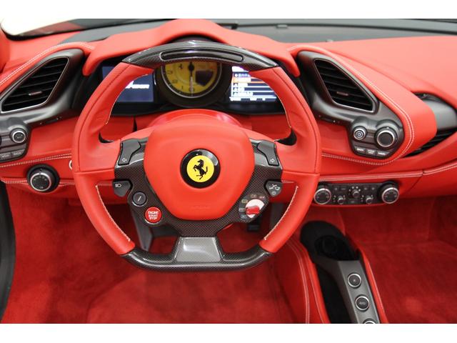 ４８８スパイダー ベースグレード　正規ディーラー車　ビアンコアビス　カーボンＬＥＤステアリング　フロントリフティング　カラードシートベルト　ヘッドレスト跳馬刺繍　イエローレブカウンター特注ブリリアントマフラー　レッドブレーキキャリパー（13枚目）