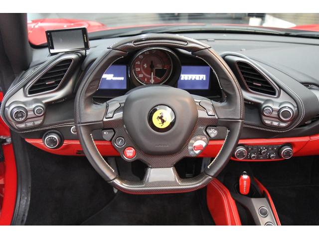 488スパイダー ベースグレード 正規D車 ブリリアントマフラー ロッソコルサ カーボンLEDステアリング フロントリフティング イエローブレーキキャリパー レッドレブカウンター 20インチ鍛造アルミホイール ETCドラレコレーダー(13枚目)