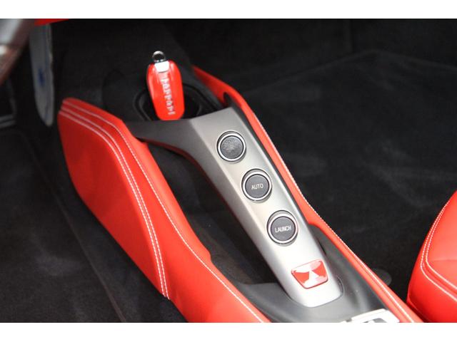 488スパイダー ベースグレード 正規D車 ブリリアントマフラー ロッソコルサ カーボンLEDステアリング フロントリフティング イエローブレーキキャリパー レッドレブカウンター 20インチ鍛造アルミホイール ETCドラレコレーダー(22枚目)