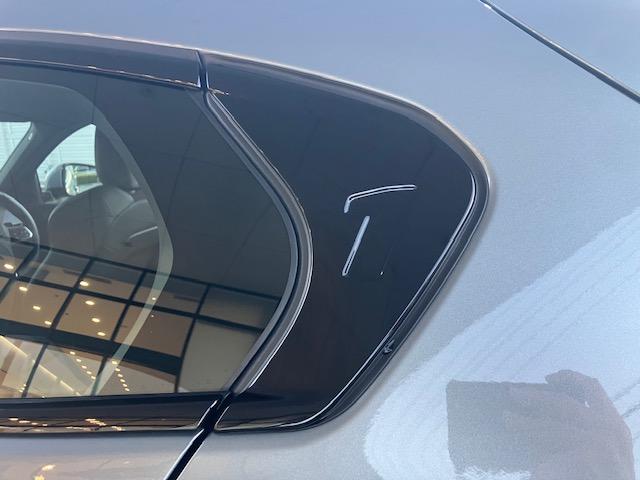 お車の御検討とあわせて「ガラスフィルム」や「ドライブレコーダー」など付属品のご相談も受け賜わります。