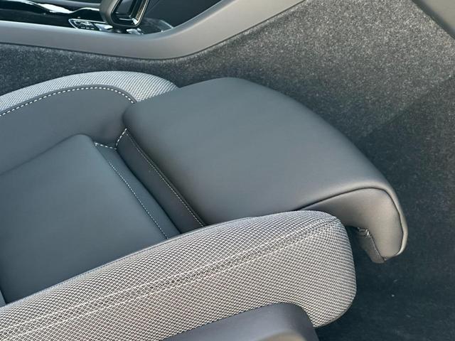 XC40リチャージ リチャージ プラスシングルモーター 電気自動車 Googleナビ 電動パノラマサンルーフ 360°ビューカメラ ブライトダスクメタリック 前後シートヒーター ステアリングヒーター パワーテールゲート 衝突軽減B(49枚目)