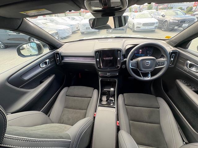 XC40 ウルトラ B4 AWD ダークエディション 特別使用車/アルカンターラシート/パノラマサンルーフ/ハーマンカードン/Googleナビ/カープレイ/Bluetooth/F&Rシートヒーター/ステアリングヒーター/レインセンサー/オートライト(6枚目)