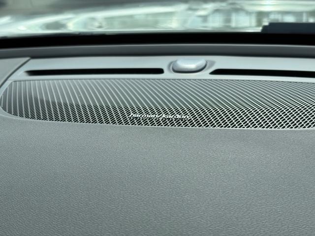 XC40 ウルトラ B4 AWD ダークエディション 特別使用車/アルカンターラシート/パノラマサンルーフ/ハーマンカードン/Googleナビ/カープレイ/Bluetooth/F&Rシートヒーター/ステアリングヒーター/レインセンサー/オートライト(7枚目)