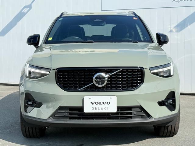 XC40 ウルトラ B4 AWD ダークエディション 特別使用車/アルカンターラシート/パノラマサンルーフ/ハーマンカードン/Googleナビ/カープレイ/Bluetooth/F&Rシートヒーター/ステアリングヒーター/レインセンサー/オートライト(8枚目)