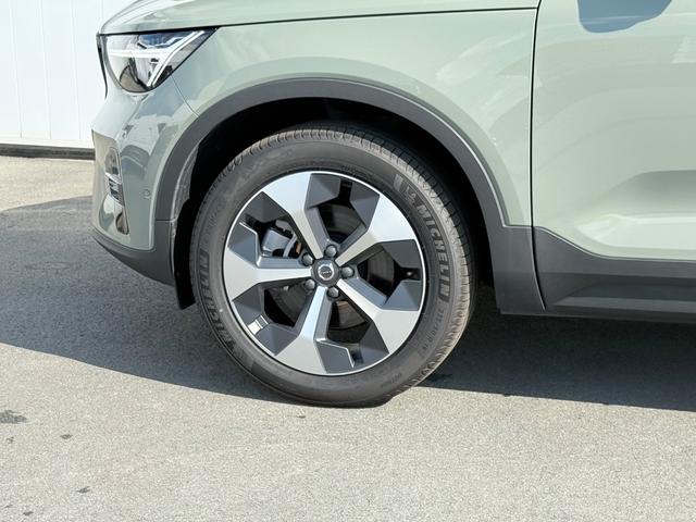 XC40 ウルトラ B4 AWD ダークエディション 特別使用車/アルカンターラシート/パノラマサンルーフ/ハーマンカードン/Googleナビ/カープレイ/Bluetooth/F&Rシートヒーター/ステアリングヒーター/レインセンサー/オートライト(14枚目)