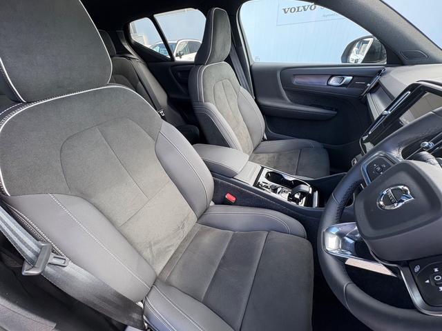 XC40 ウルトラ B4 AWD ダークエディション 特別使用車/アルカンターラシート/パノラマサンルーフ/ハーマンカードン/Googleナビ/カープレイ/Bluetooth/F&Rシートヒーター/ステアリングヒーター/レインセンサー/オートライト(17枚目)
