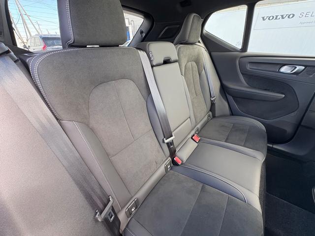 XC40 ウルトラ B4 AWD ダークエディション 特別使用車/アルカンターラシート/パノラマサンルーフ/ハーマンカードン/Googleナビ/カープレイ/Bluetooth/F&Rシートヒーター/ステアリングヒーター/レインセンサー/オートライト(18枚目)