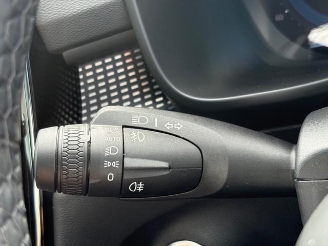 XC40 ウルトラ B4 AWD ダークエディション 特別使用車/アルカンターラシート/パノラマサンルーフ/ハーマンカードン/Googleナビ/カープレイ/Bluetooth/F&Rシートヒーター/ステアリングヒーター/レインセンサー/オートライト(37枚目)