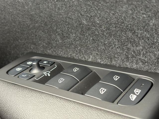 XC40 ウルトラ B4 AWD ダークエディション 特別使用車/アルカンターラシート/パノラマサンルーフ/ハーマンカードン/Googleナビ/カープレイ/Bluetooth/F&Rシートヒーター/ステアリングヒーター/レインセンサー/オートライト(41枚目)