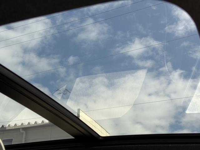 XC40 ウルトラ B4 AWD ダークエディション 特別使用車/アルカンターラシート/パノラマサンルーフ/ハーマンカードン/Googleナビ/カープレイ/Bluetooth/F&Rシートヒーター/ステアリングヒーター/レインセンサー/オートライト(44枚目)