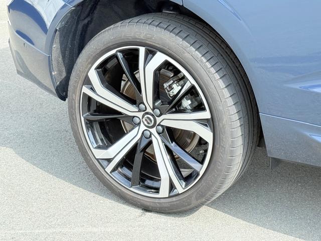 ＸＣ６０ リチャージアルティメトＴ６ＡＷＤプラグインハイブリド　パノラマサンルーフ／エアサスペンション／Ｇｏｏｇｌｅナビ／アップルカープレイ／Ｆ＆Ｒシートヒーター／ステアリングヒーター／ベンチレーション／マッサージ機能／３６０カメラ（11枚目）