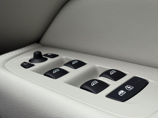 ＸＣ６０ リチャージアルティメトＴ６ＡＷＤプラグインハイブリド　パノラマサンルーフ／エアサスペンション／Ｇｏｏｇｌｅナビ／アップルカープレイ／Ｆ＆Ｒシートヒーター／ステアリングヒーター／ベンチレーション／マッサージ機能／３６０カメラ（33枚目）