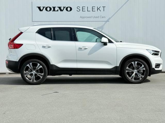 ＸＣ４０ リチャージ　ＰＨＶ　Ｔ５　インスクリプション　禁煙車／アンバーレザー／パノラマサンルーフ／ハーマンカードン／純正ナビ／ＴＶ／アップルカープレイ／Ｆ＆Ｒシートヒーター／ステアリングヒーター／３６０カメラ／フルＬＥＤｔライト／レインセンサー／１９ＡＷ（11枚目）