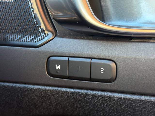 ＸＣ４０ リチャージ　ＰＨＶ　Ｔ５　インスクリプション　禁煙車／アンバーレザー／パノラマサンルーフ／ハーマンカードン／純正ナビ／ＴＶ／アップルカープレイ／Ｆ＆Ｒシートヒーター／ステアリングヒーター／３６０カメラ／フルＬＥＤｔライト／レインセンサー／１９ＡＷ（30枚目）