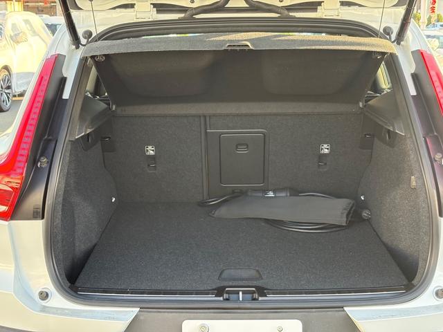 ＸＣ４０ リチャージ　ＰＨＶ　Ｔ５　インスクリプション　禁煙車／アンバーレザー／パノラマサンルーフ／ハーマンカードン／純正ナビ／ＴＶ／アップルカープレイ／Ｆ＆Ｒシートヒーター／ステアリングヒーター／３６０カメラ／フルＬＥＤｔライト／レインセンサー／１９ＡＷ（44枚目）