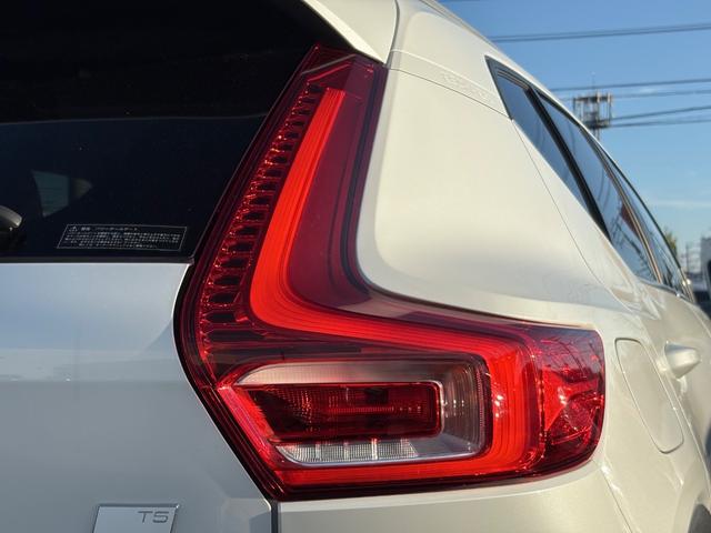 ＸＣ４０ リチャージ　ＰＨＶ　Ｔ５　インスクリプション　禁煙車／アンバーレザー／パノラマサンルーフ／ハーマンカードン／純正ナビ／ＴＶ／アップルカープレイ／Ｆ＆Ｒシートヒーター／ステアリングヒーター／３６０カメラ／フルＬＥＤｔライト／レインセンサー／１９ＡＷ（45枚目）