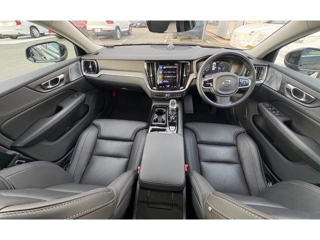 V60 リチャージ PHV T6 AWD インスクリプション ワンオーナー/禁煙車/パノラマサンルーフ/B&Wプレミアムサウンドシステム//チャコールレザー/F&Rシートヒーター/ステアリングヒーター/純正ナビ/TV/カープレイ/360カメラ/LEDヘッドライト(5枚目)