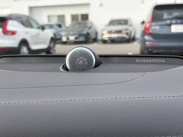 V60 リチャージ PHV T6 AWD インスクリプション ワンオーナー/禁煙車/パノラマサンルーフ/B&Wプレミアムサウンドシステム//チャコールレザー/F&Rシートヒーター/ステアリングヒーター/純正ナビ/TV/カープレイ/360カメラ/LEDヘッドライト(6枚目)